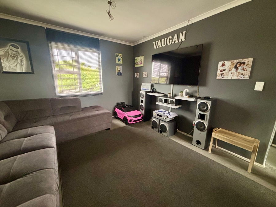 2 Bedroom Property for Sale in Goodwood Park Western Cape